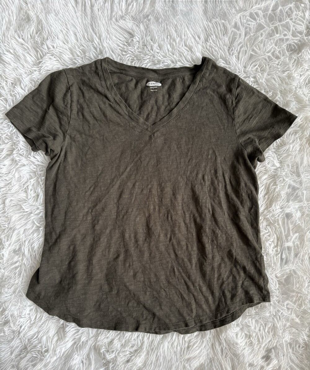 Old Navy Everywear L Olive Green V Neck Tee. Soft, Comfortable